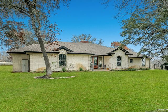 329 Cimarron, Floresville, TX 78114