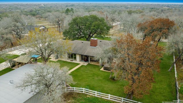 329 Cimarron, Floresville, TX 78114