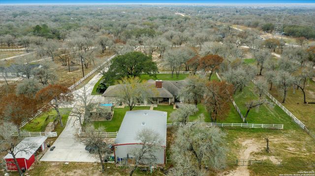 329 Cimarron, Floresville, TX 78114