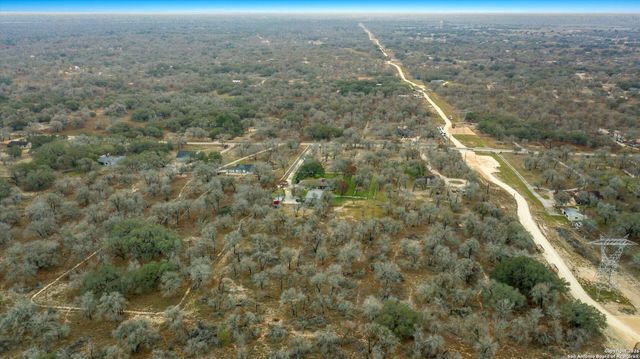 329 Cimarron, Floresville, TX 78114