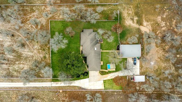 329 Cimarron, Floresville, TX 78114