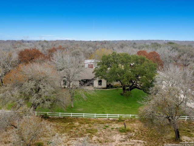 329 Cimarron, Floresville, TX 78114