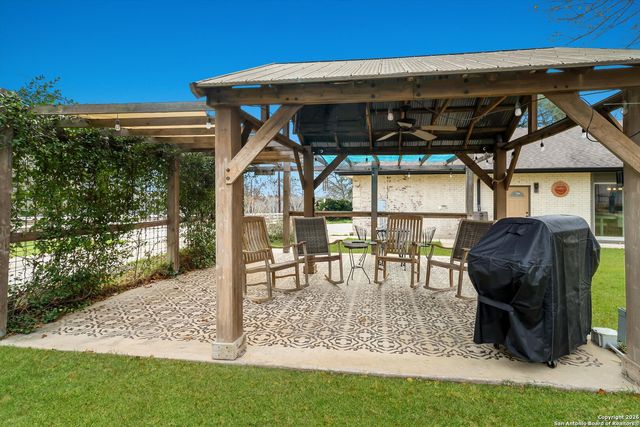 329 Cimarron, Floresville, TX 78114