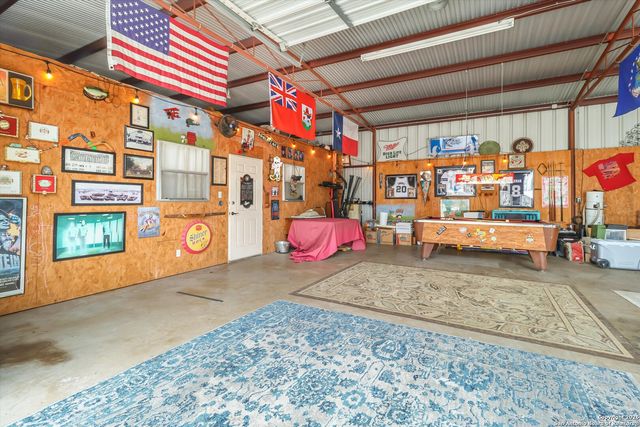 329 Cimarron, Floresville, TX 78114