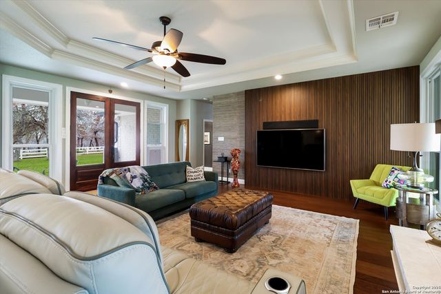 329 Cimarron, Floresville, TX 78114