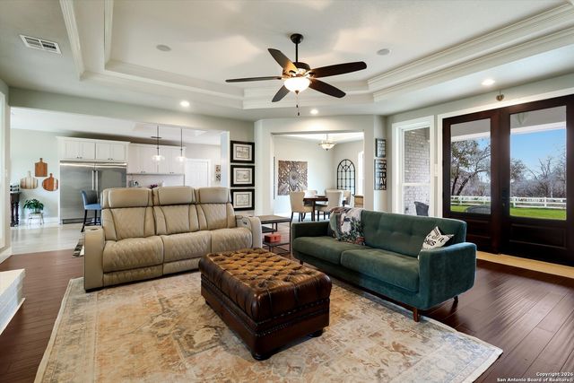 329 Cimarron, Floresville, TX 78114