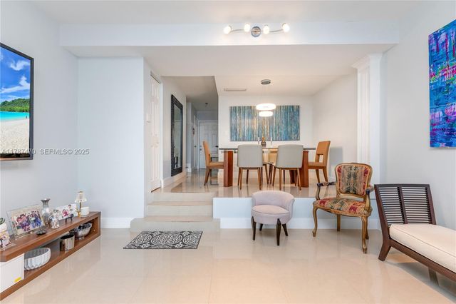 8956 Palm Tree Lane 8956, Pembroke Pines, FL 33024