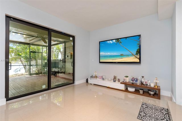 8956 Palm Tree Lane 8956, Pembroke Pines, FL 33024