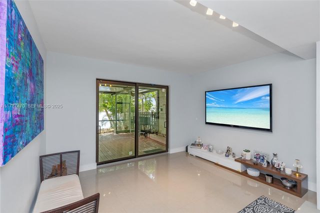 8956 Palm Tree Lane 8956, Pembroke Pines, FL 33024