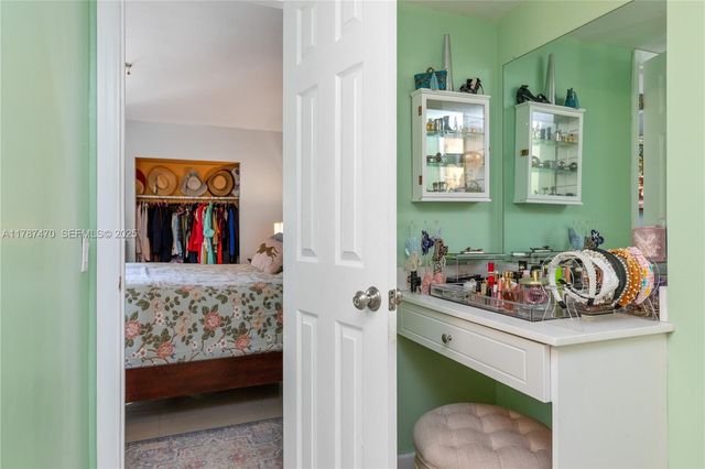 8956 Palm Tree Lane 8956, Pembroke Pines, FL 33024