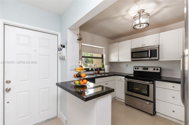 8956 Palm Tree Lane 8956, Pembroke Pines, FL 33024