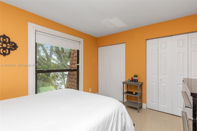 8956 Palm Tree Lane 8956, Pembroke Pines, FL 33024
