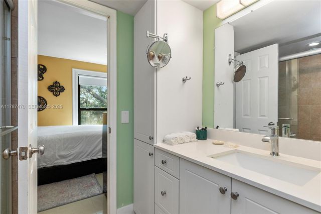 8956 Palm Tree Lane 8956, Pembroke Pines, FL 33024