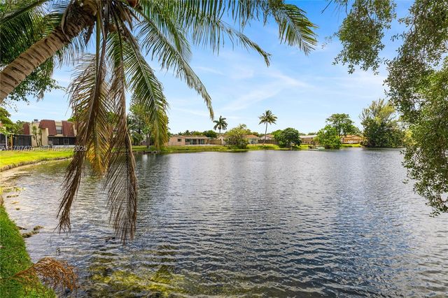 8956 Palm Tree Lane 8956, Pembroke Pines, FL 33024