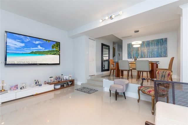 8956 Palm Tree Lane 8956, Pembroke Pines, FL 33024