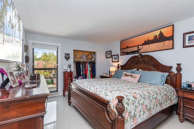 8956 Palm Tree Lane 8956, Pembroke Pines, FL 33024