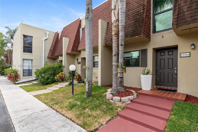 8956 Palm Tree Lane 8956, Pembroke Pines, FL 33024