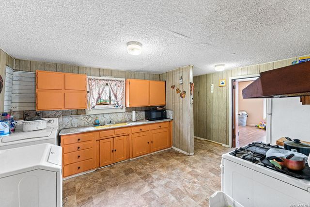 4103 W Salinas St, San Antonio, TX 78207