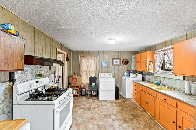 4103 W Salinas St, San Antonio, TX 78207