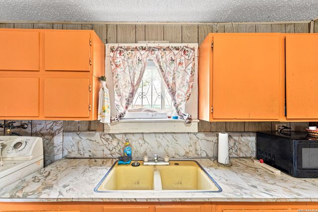 4103 W Salinas St, San Antonio, TX 78207