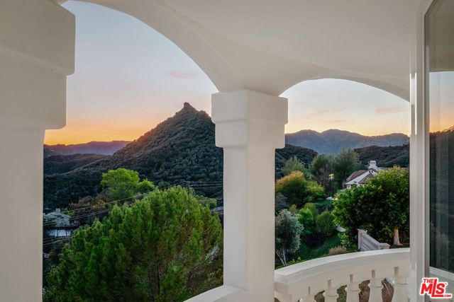 25665 Mulholland Highway, Calabasas, CA 91302