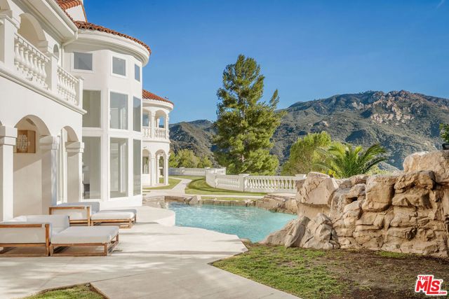 25665 Mulholland Highway, Calabasas, CA 91302