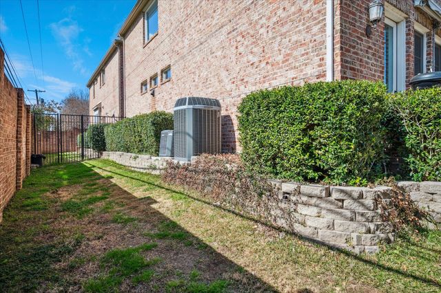 5932 Preston Gate Court, Dallas, TX 75230