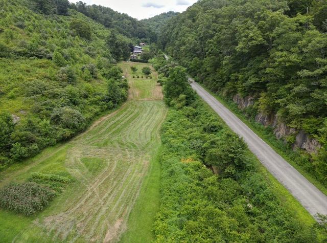 1267 Lower Taulbee Fork Road, Vancleve, KY 41385