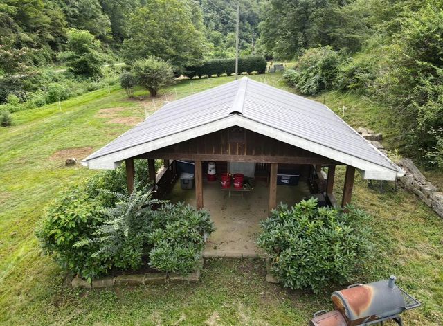 1267 Lower Taulbee Fork Road, Vancleve, KY 41385