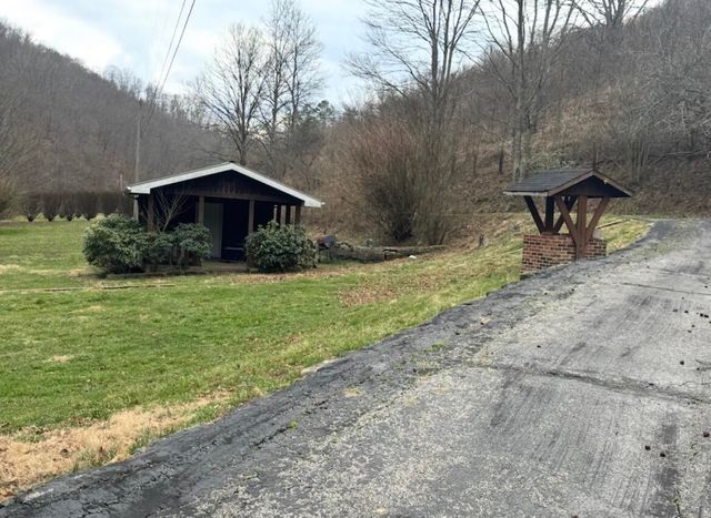 1267 Lower Taulbee Fork Road, Vancleve, KY 41385
