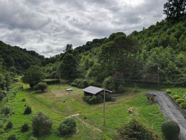 1267 Lower Taulbee Fork Road, Vancleve, KY 41385