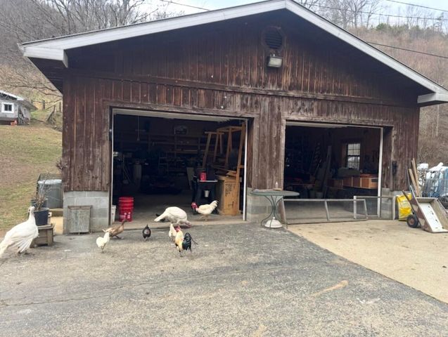 1267 Lower Taulbee Fork Road, Vancleve, KY 41385