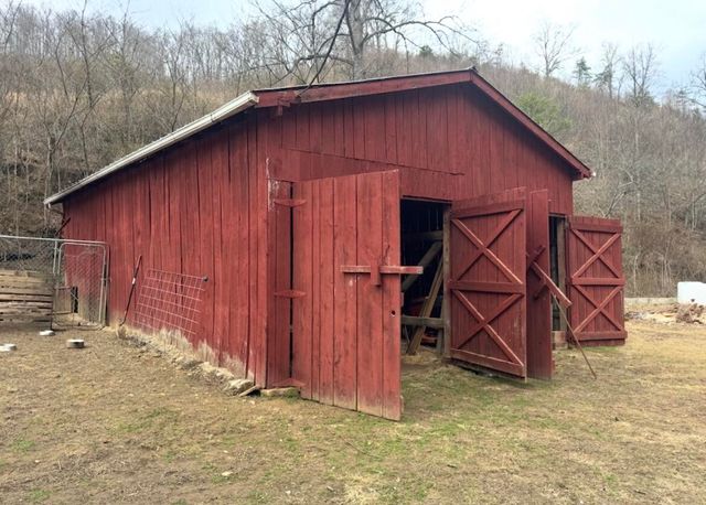 1267 Lower Taulbee Fork Road, Vancleve, KY 41385