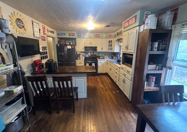 1267 Lower Taulbee Fork Road, Vancleve, KY 41385
