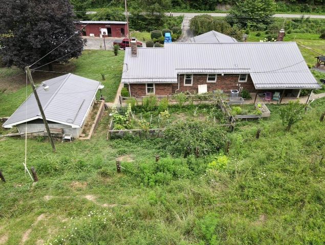 1267 Lower Taulbee Fork Road, Vancleve, KY 41385