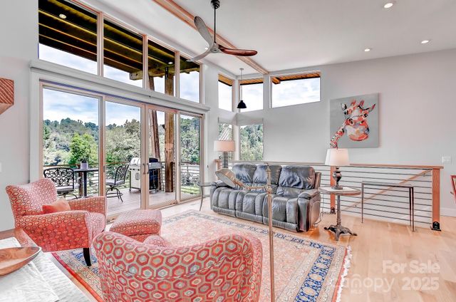 8 Crossvine Alley, Asheville, NC 28804