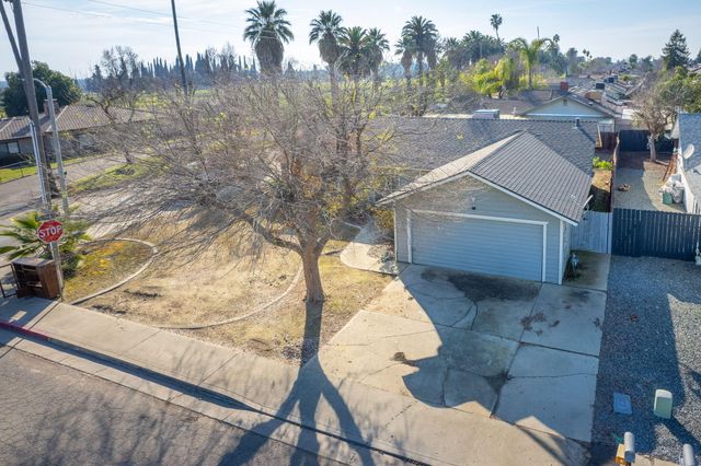 221 N Hillcrest Street, Porterville, CA 93257