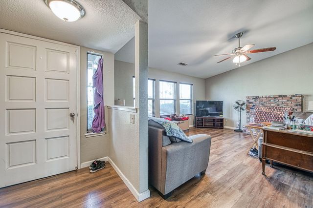 221 N Hillcrest Street, Porterville, CA 93257