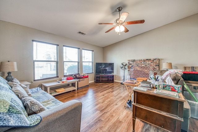 221 N Hillcrest Street, Porterville, CA 93257