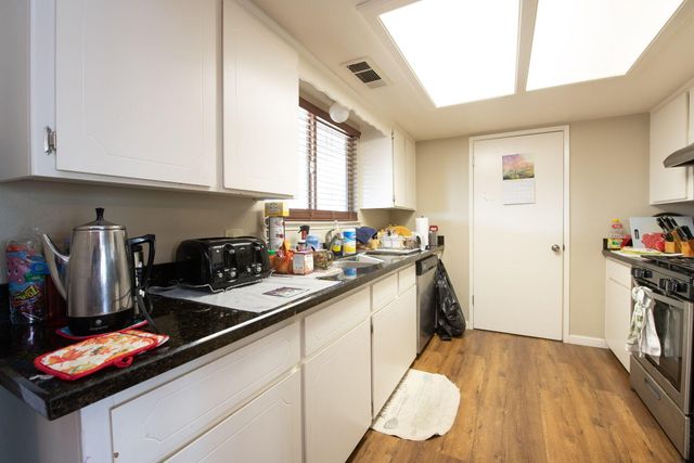 221 N Hillcrest Street, Porterville, CA 93257