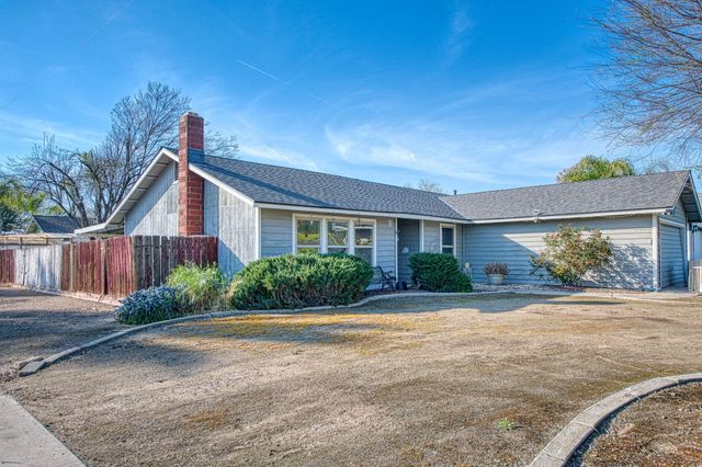 221 N Hillcrest Street, Porterville, CA 93257