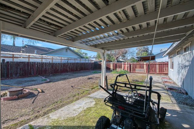 221 N Hillcrest Street, Porterville, CA 93257