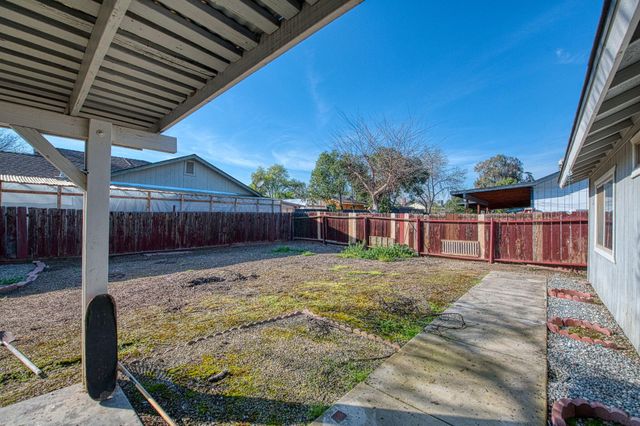 221 N Hillcrest Street, Porterville, CA 93257