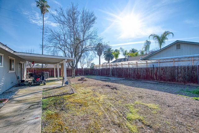 221 N Hillcrest Street, Porterville, CA 93257
