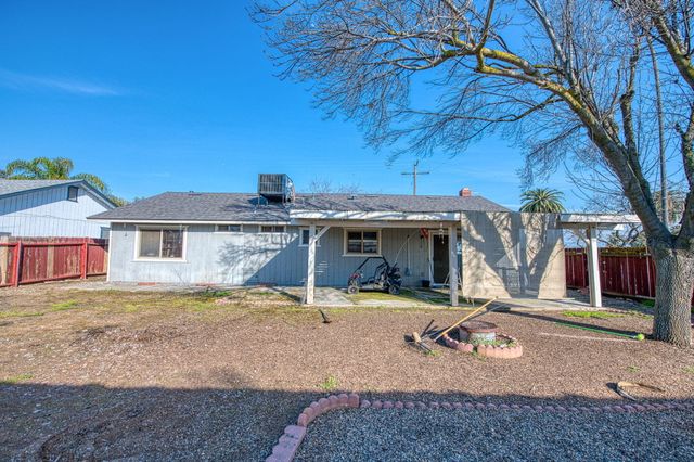 221 N Hillcrest Street, Porterville, CA 93257