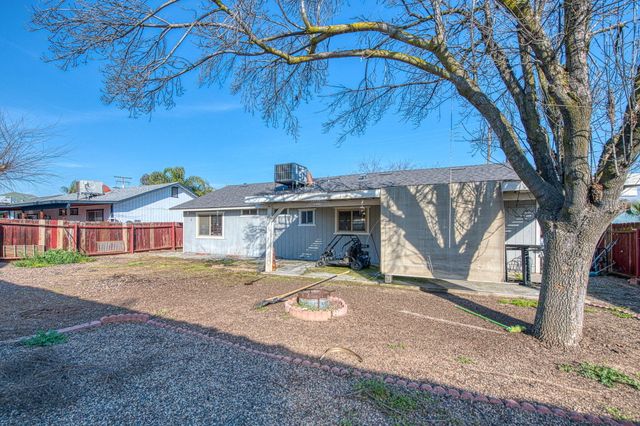 221 N Hillcrest Street, Porterville, CA 93257