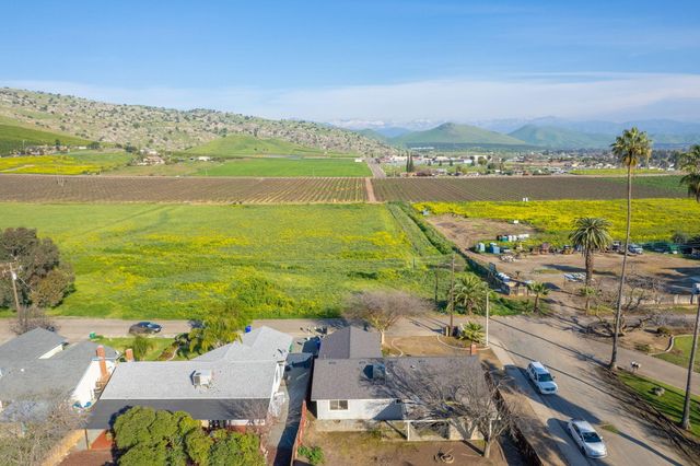 221 N Hillcrest Street, Porterville, CA 93257
