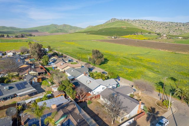 221 N Hillcrest Street, Porterville, CA 93257
