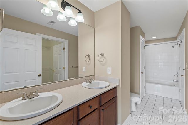 718 W Trade Street 801, Charlotte, NC 28202