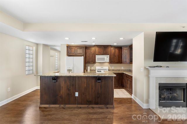 718 W Trade Street 801, Charlotte, NC 28202